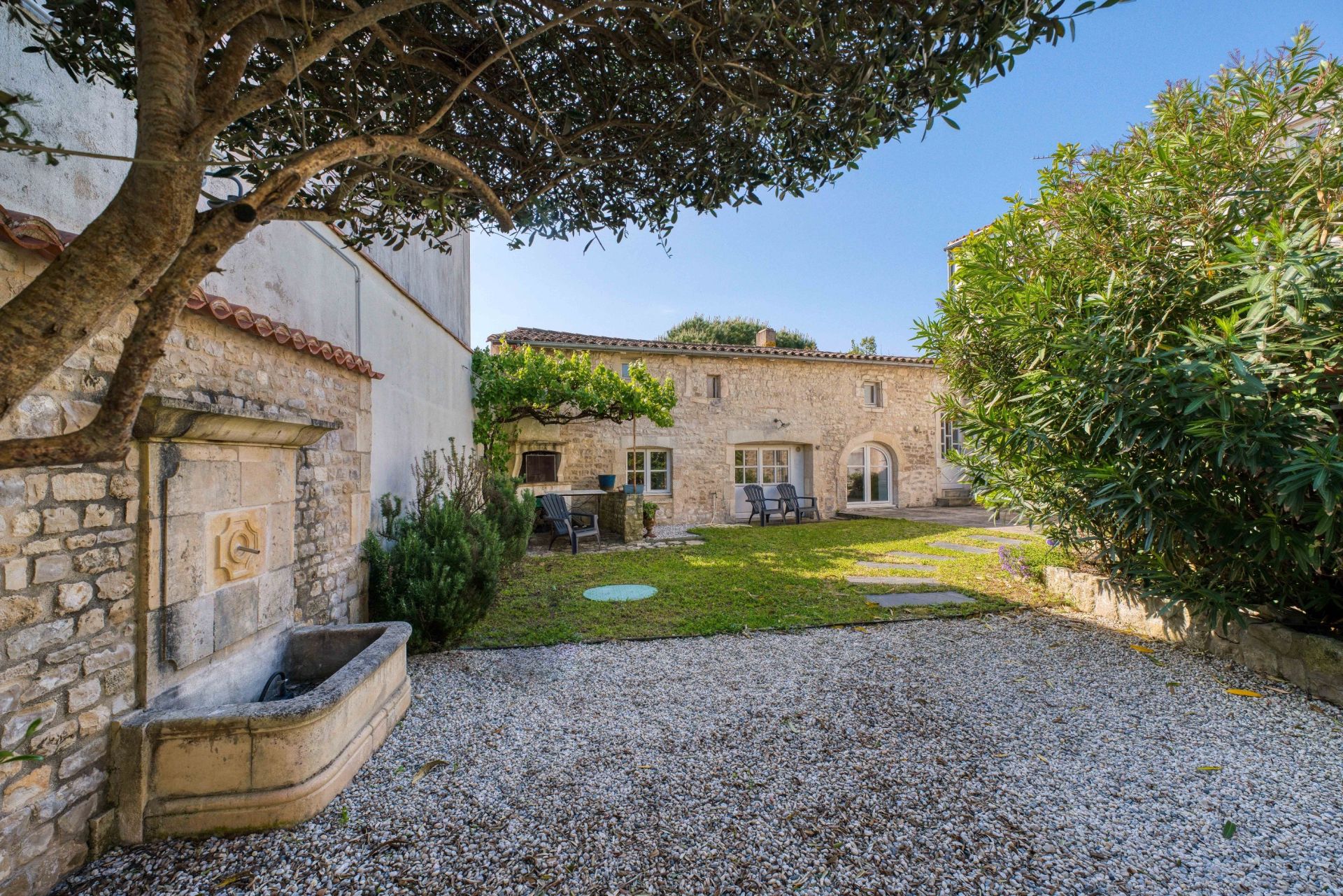 prestigious house 10 Rooms for sale on RIVEDOUX PLAGE (17940)