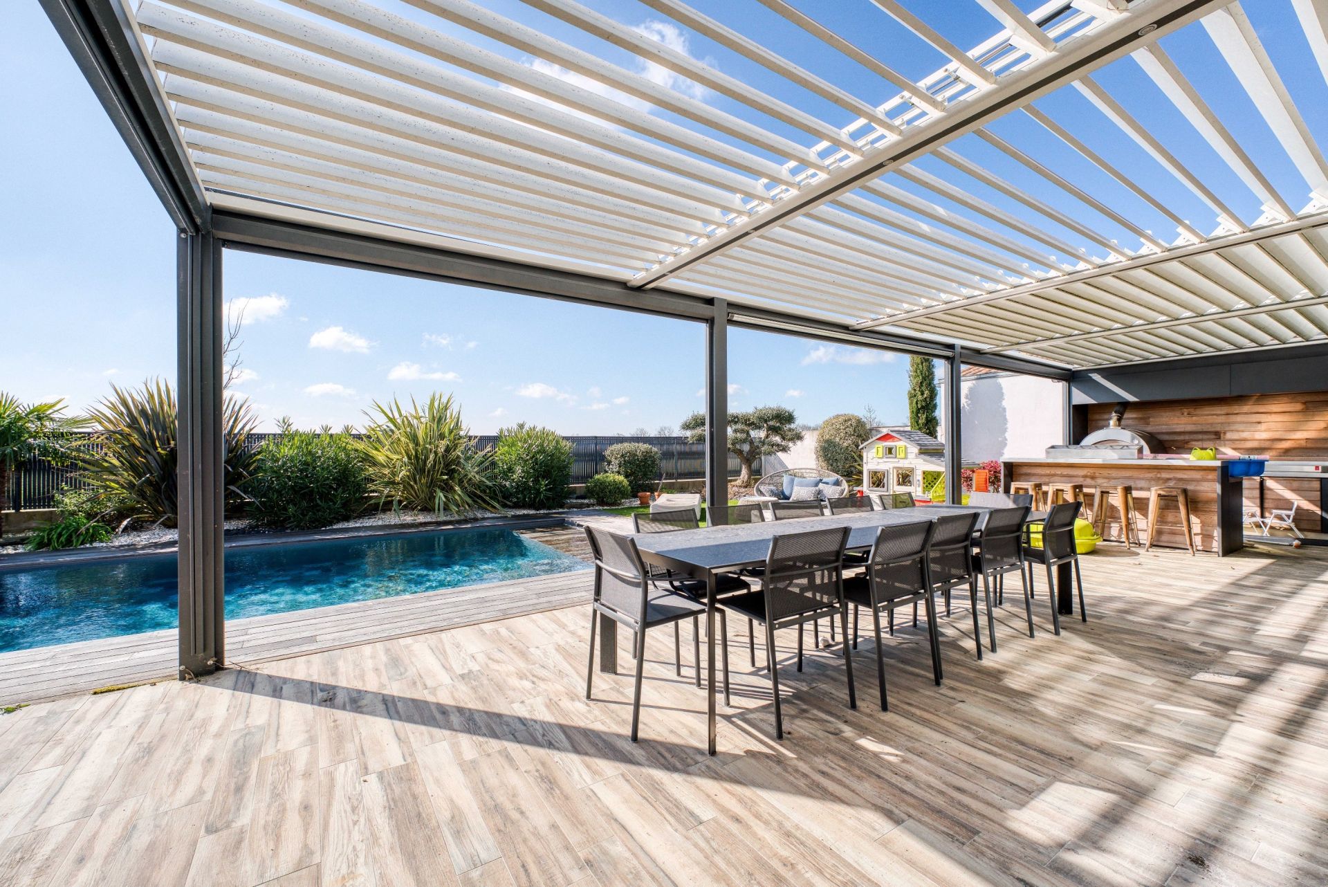 prestigious house 6 Rooms for sale on ST ROGATIEN (17220)