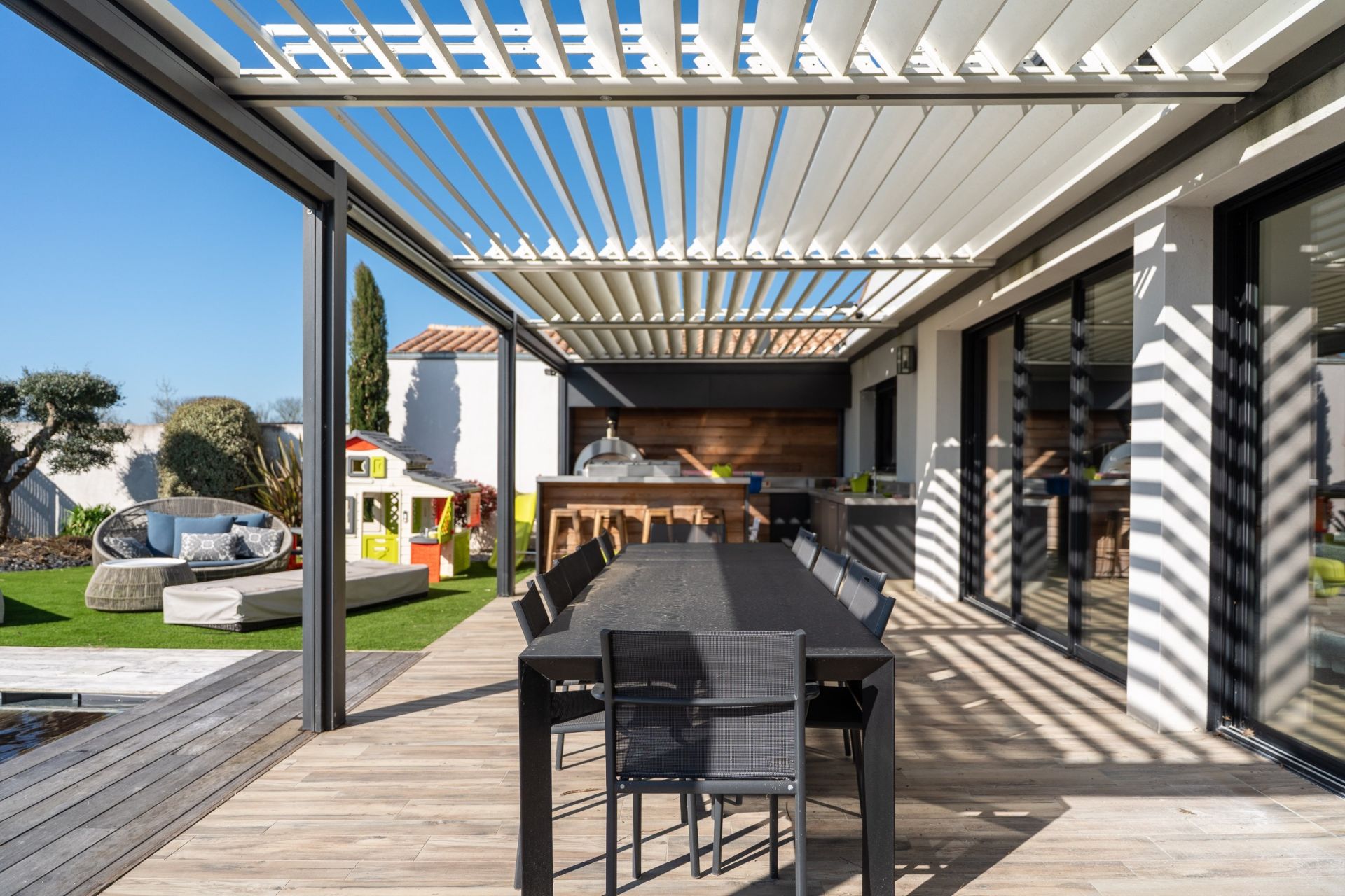 prestigious house 6 Rooms for sale on ST ROGATIEN (17220)