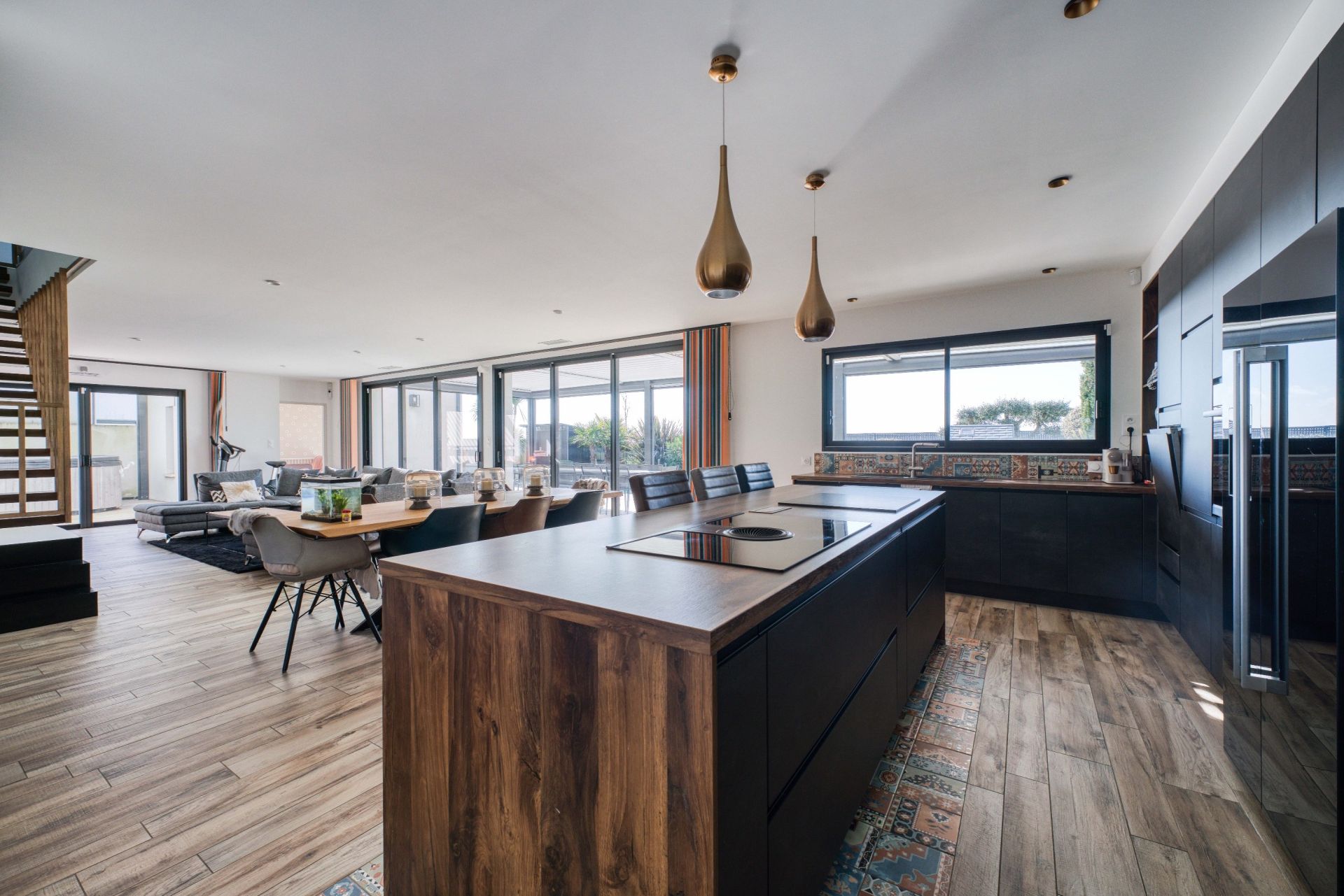 prestigious house 6 Rooms for sale on ST ROGATIEN (17220)