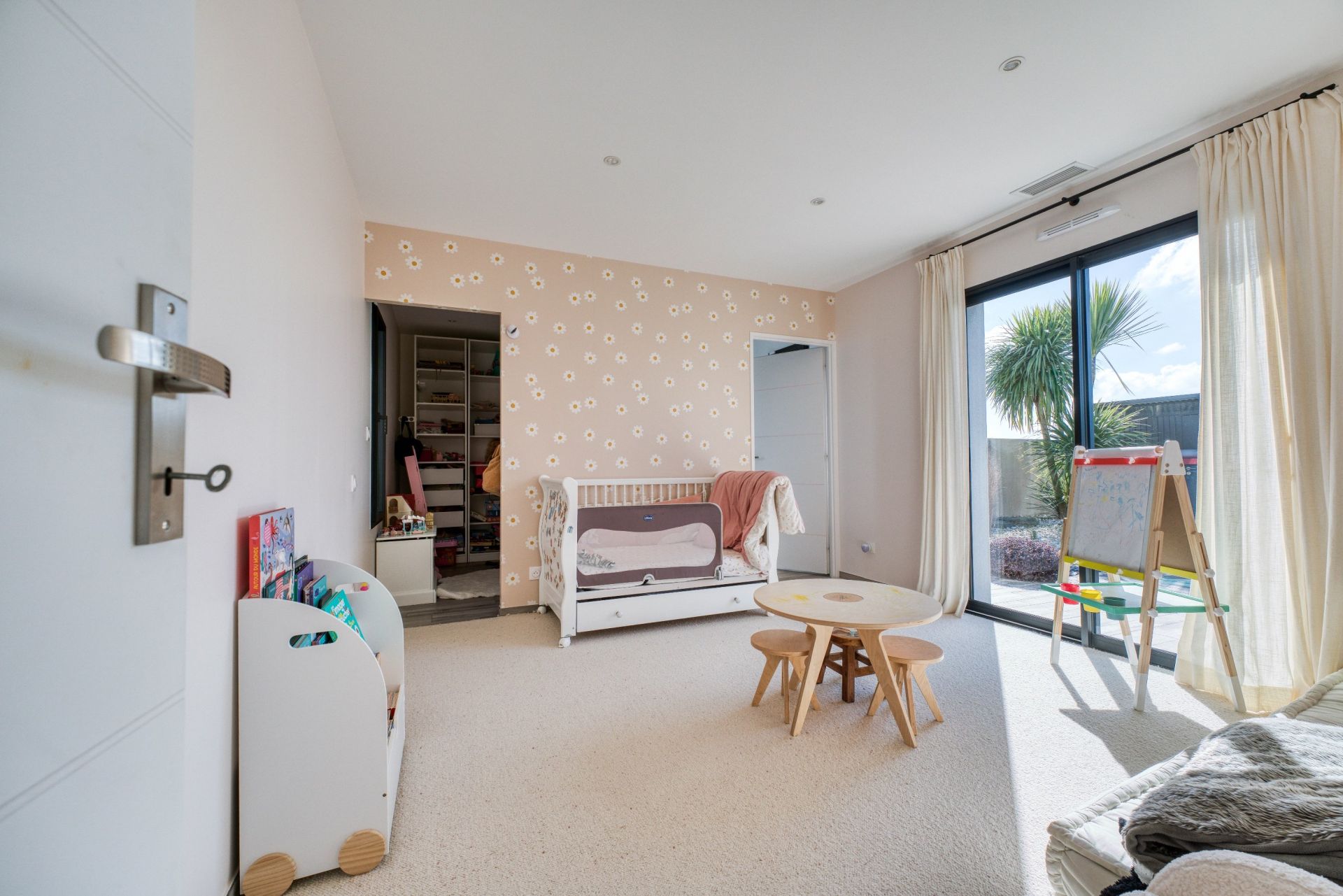 prestigious house 6 Rooms for sale on ST ROGATIEN (17220)