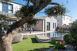 prestigious house 6 Rooms for sale on ST ROGATIEN (17220)