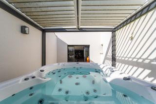 prestigious house 6 Rooms for sale on ST ROGATIEN (17220)