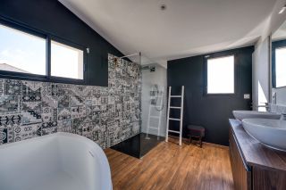 prestigious house 6 Rooms for sale on ST ROGATIEN (17220)