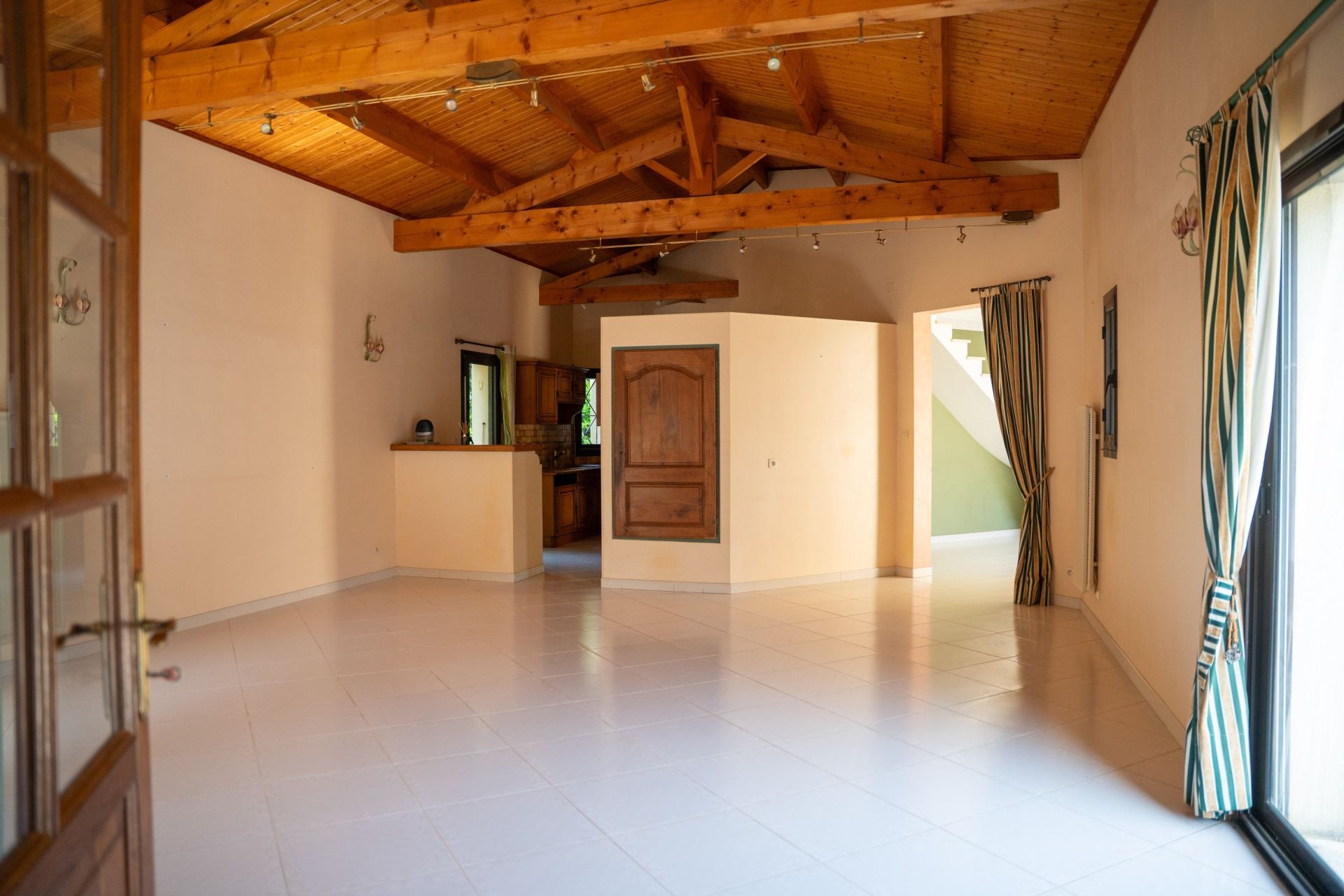 prestigious house 7 Rooms for sale on LAGORD (17140)
