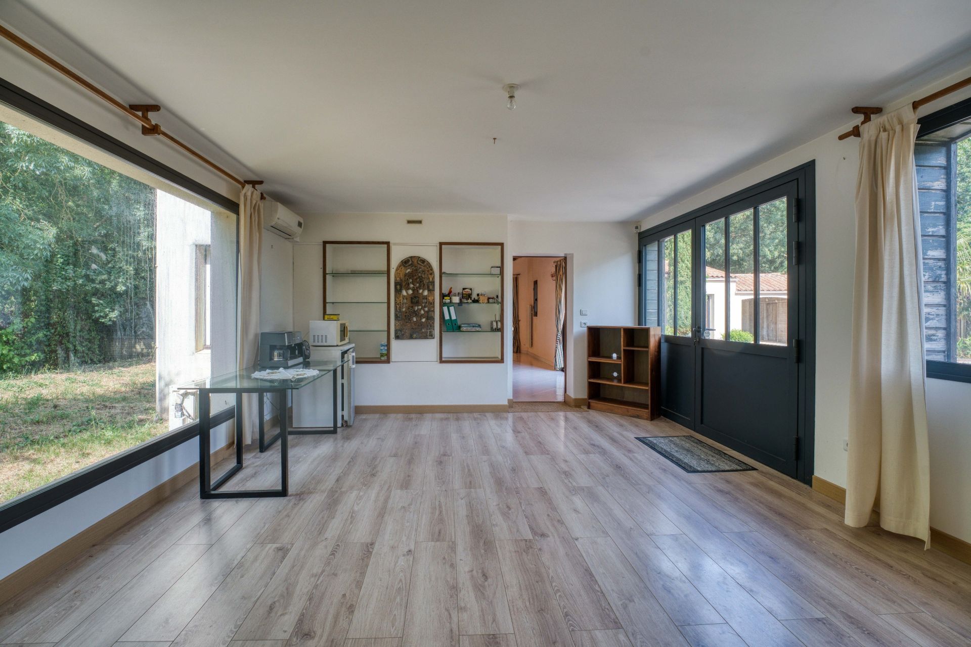 prestigious house 7 Rooms for sale on LAGORD (17140)