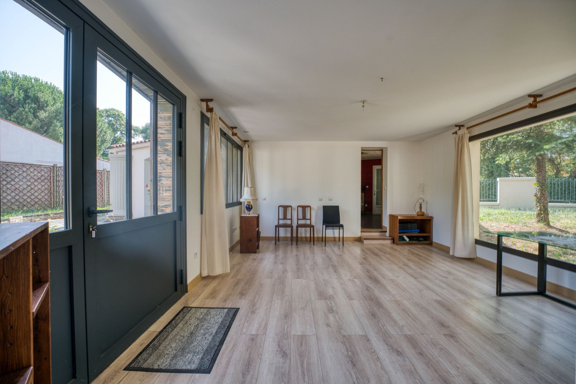 prestigious house 7 Rooms for sale on LAGORD (17140)