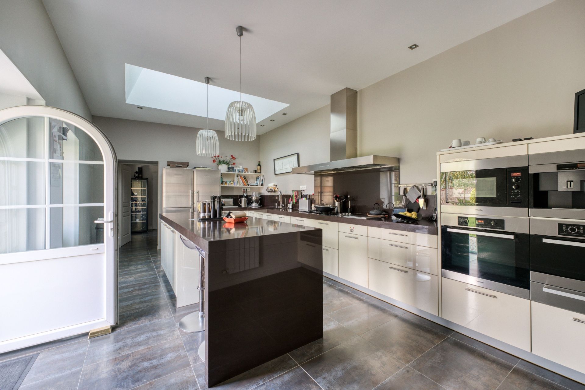 prestigious house 7 Rooms for sale on LA ROCHELLE (17000)