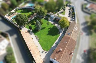 prestigious house 7 Rooms for sale on LA ROCHELLE (17000)