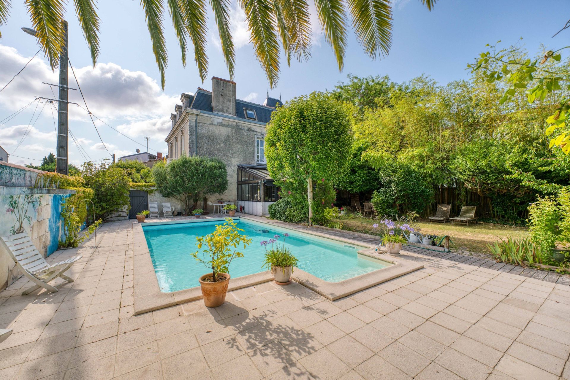 prestigious bourgeois house 7 Rooms for sale on LA ROCHELLE (17000)
