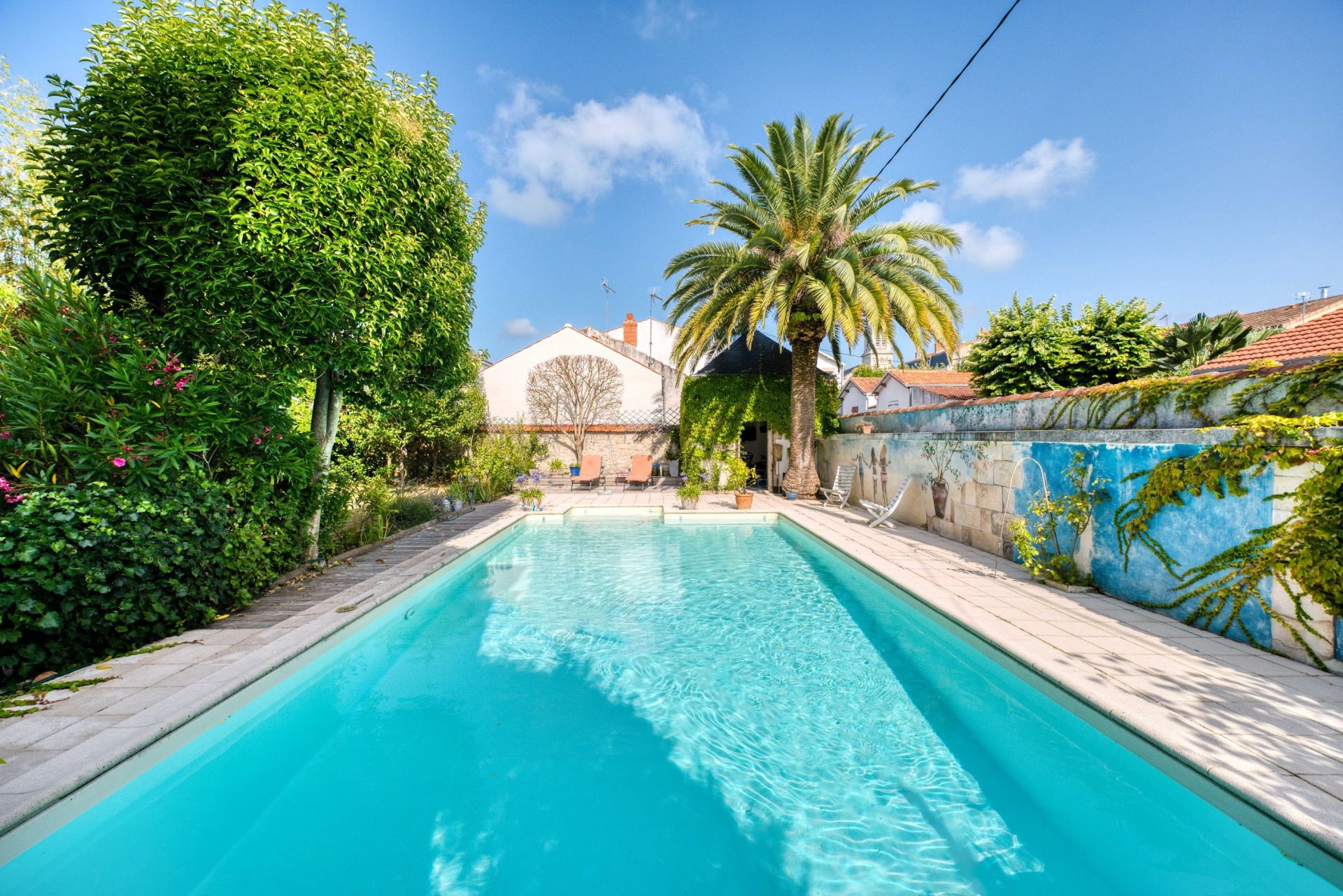 prestigious bourgeois house 7 Rooms for sale on LA ROCHELLE (17000)