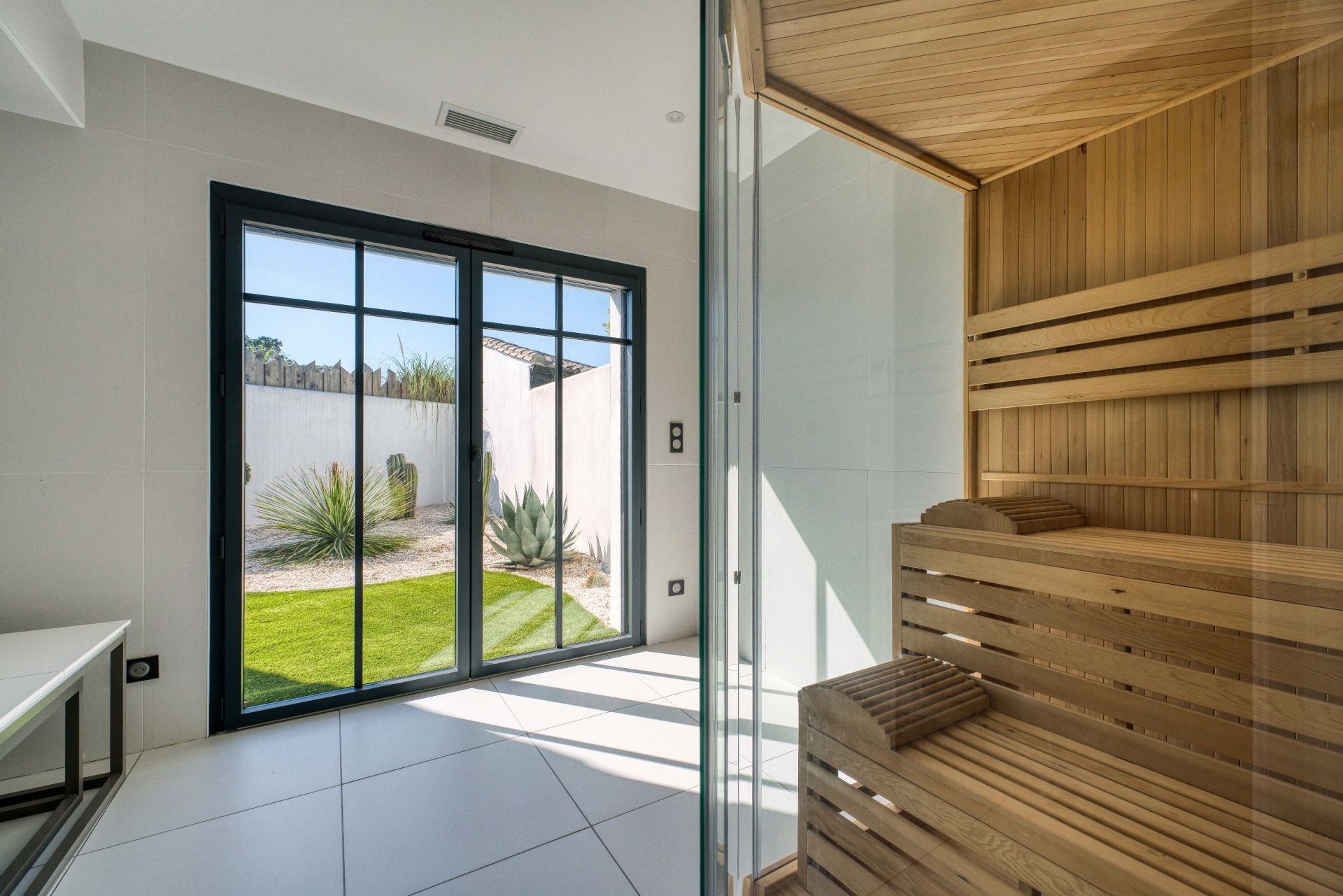 prestigious house 10 Rooms for sale on STE MARIE DE RE (17740)