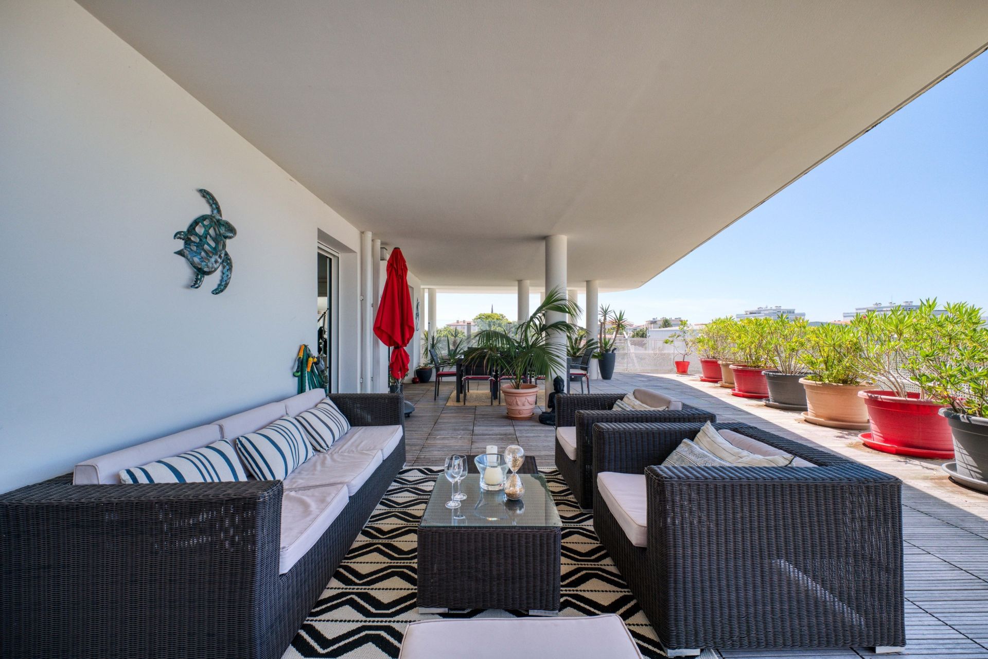 prestigious apartment 5 Rooms for sale on LA ROCHELLE (17000)