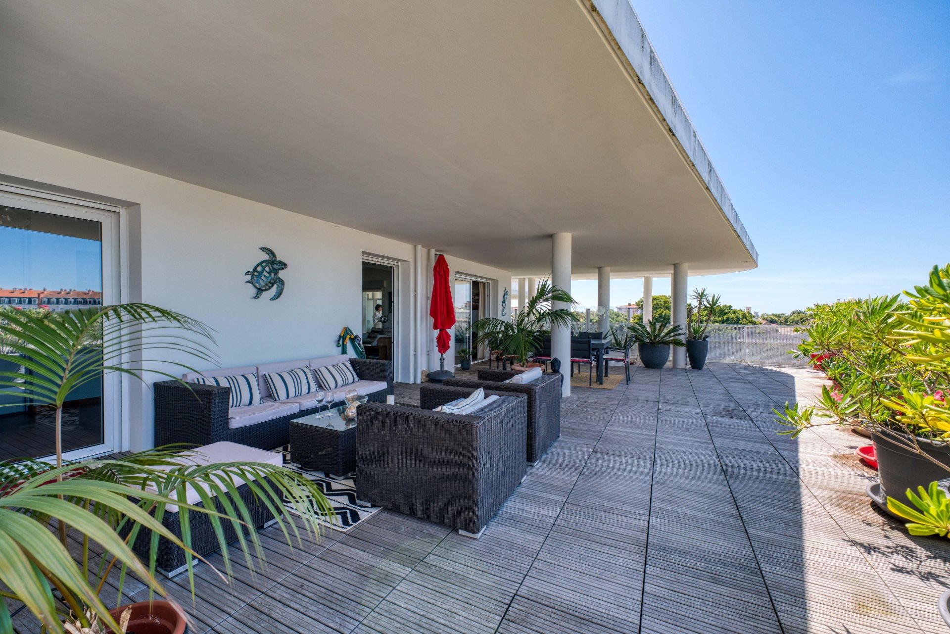 prestigious apartment 5 Rooms for sale on LA ROCHELLE (17000)