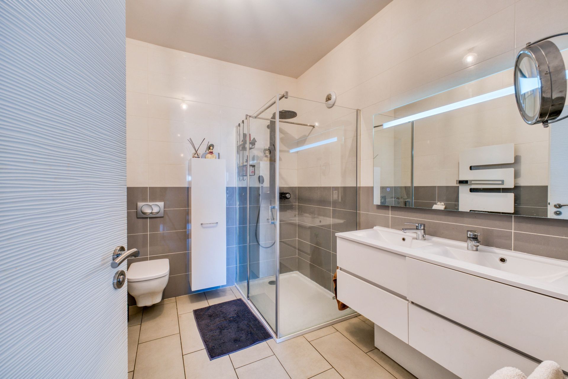 prestigious apartment 5 Rooms for sale on LA ROCHELLE (17000)