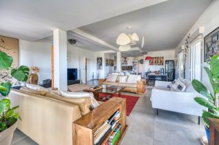 prestigious apartment 5 Rooms for sale on LA ROCHELLE (17000)