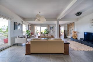 prestigious apartment 5 Rooms for sale on LA ROCHELLE (17000)