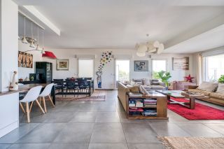 prestigious apartment 5 Rooms for sale on LA ROCHELLE (17000)