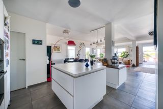 prestigious apartment 5 Rooms for sale on LA ROCHELLE (17000)