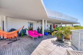 prestigious apartment 5 Rooms for sale on LA ROCHELLE (17000)