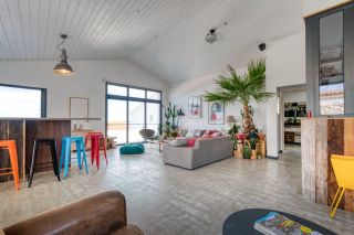 prestigious house 8 Rooms for sale on RIVEDOUX PLAGE (17940)