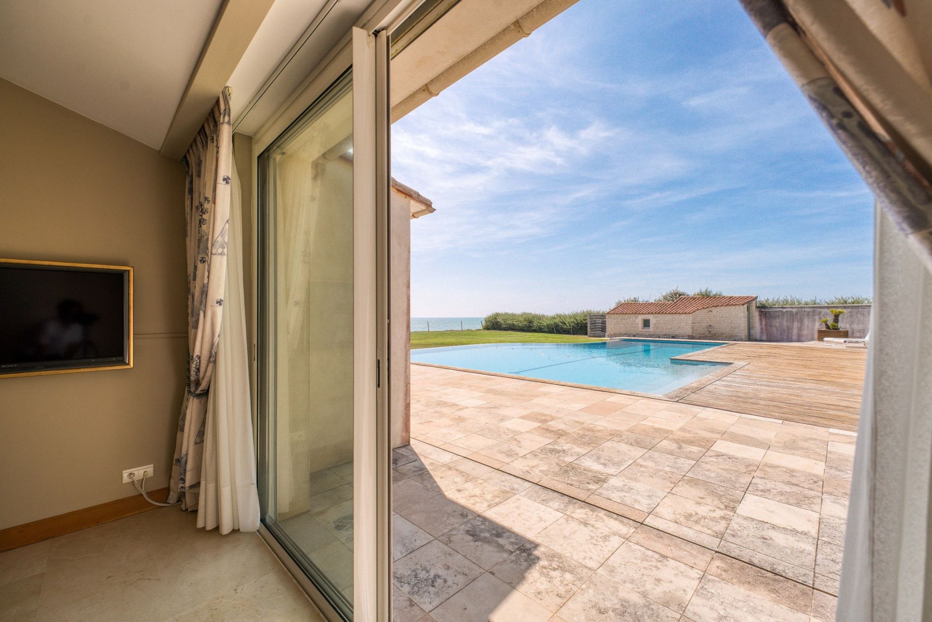 prestigious house 11 Rooms for sale on STE MARIE DE RE (17740)