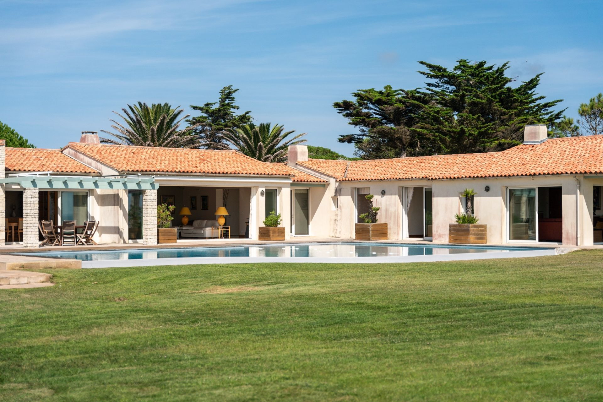 prestigious house 11 Rooms for sale on STE MARIE DE RE (17740)