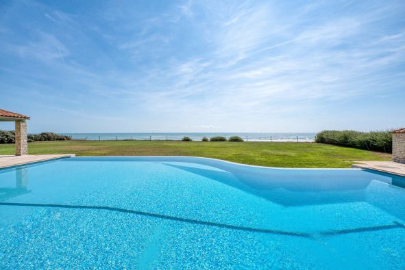 Sale Prestigious house Sainte-Marie-de-Ré 11 Rooms 480 m²