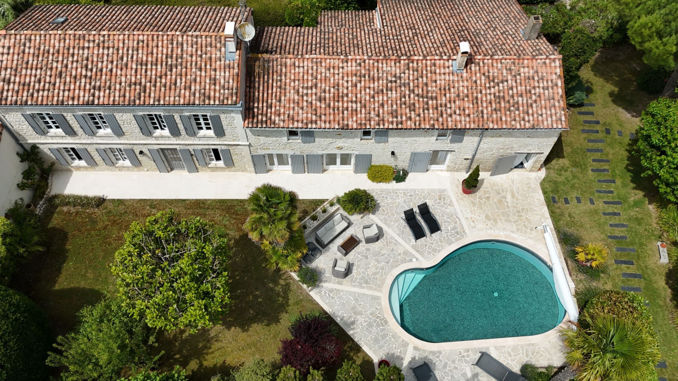 maison de prestige 8 Pièces en vente sur DOMPIERRE SUR MER (17139)