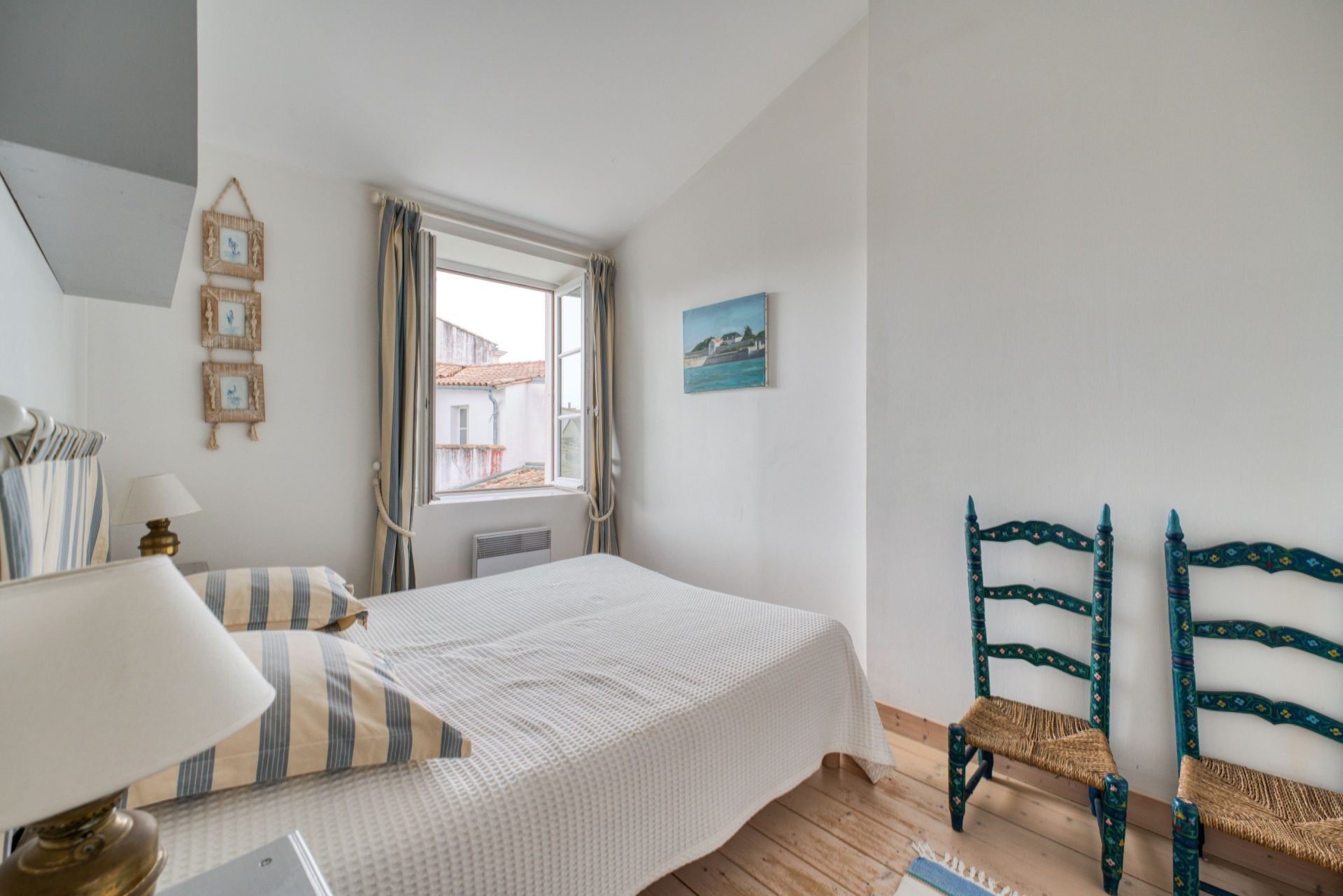 prestigious house 8 Rooms for sale on ARS EN RE (17590)