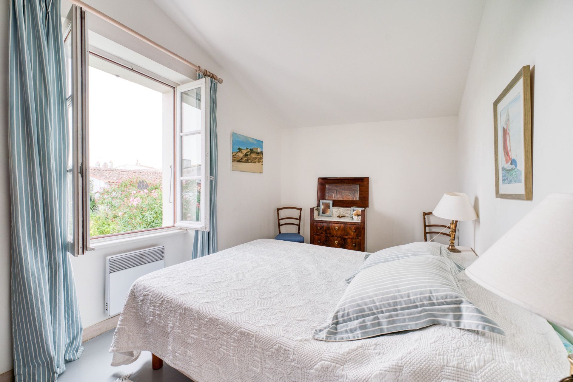 prestigious house 8 Rooms for sale on ARS EN RE (17590)