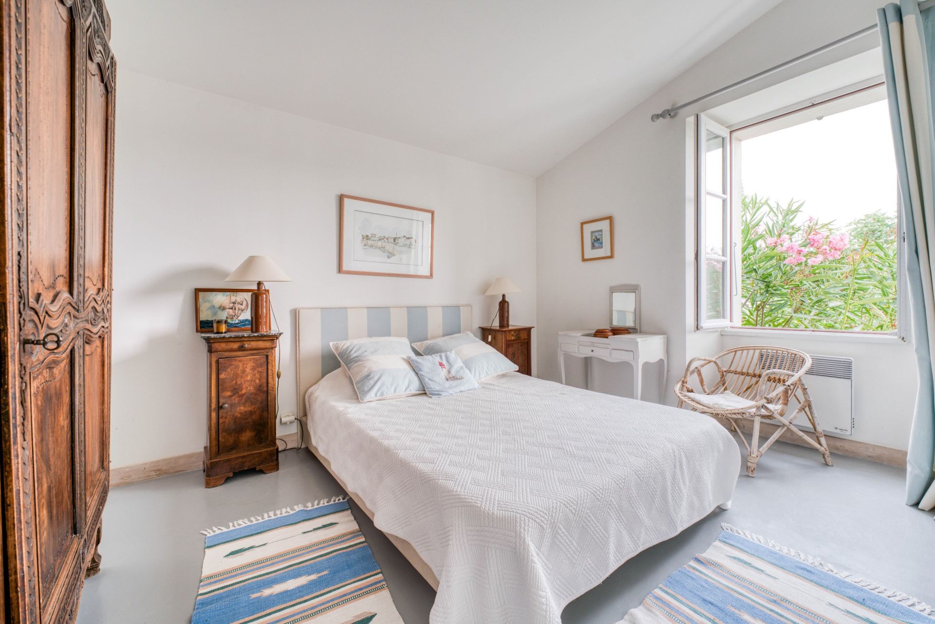 prestigious house 8 Rooms for sale on ARS EN RE (17590)