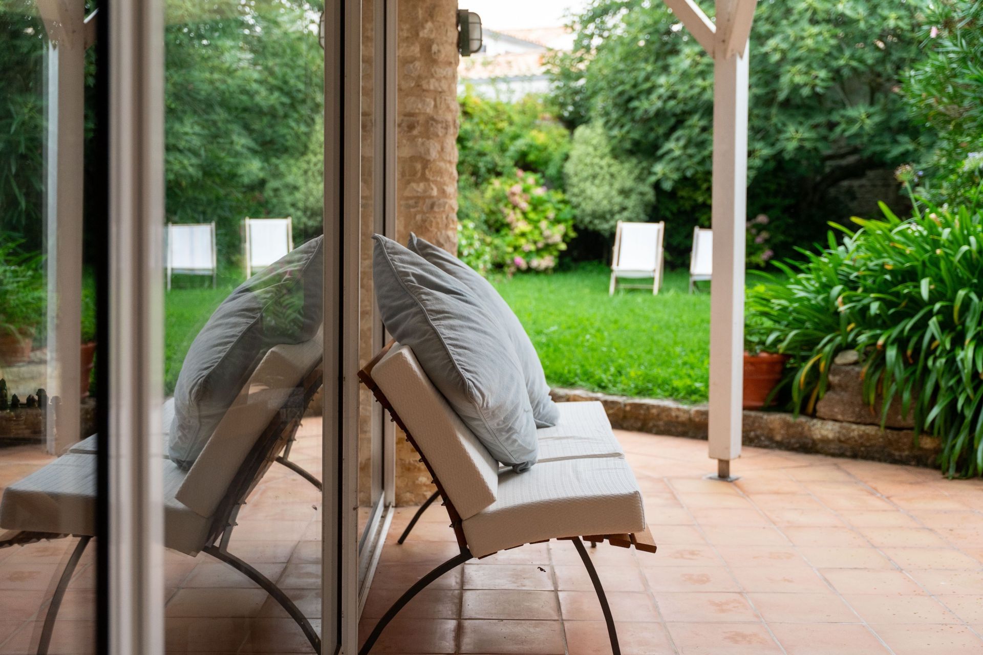 prestigious house 8 Rooms for sale on ARS EN RE (17590)