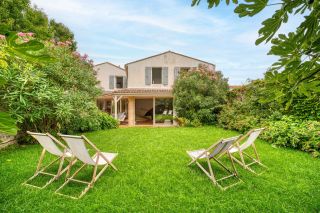 prestigious house 8 Rooms for sale on ARS EN RE (17590)