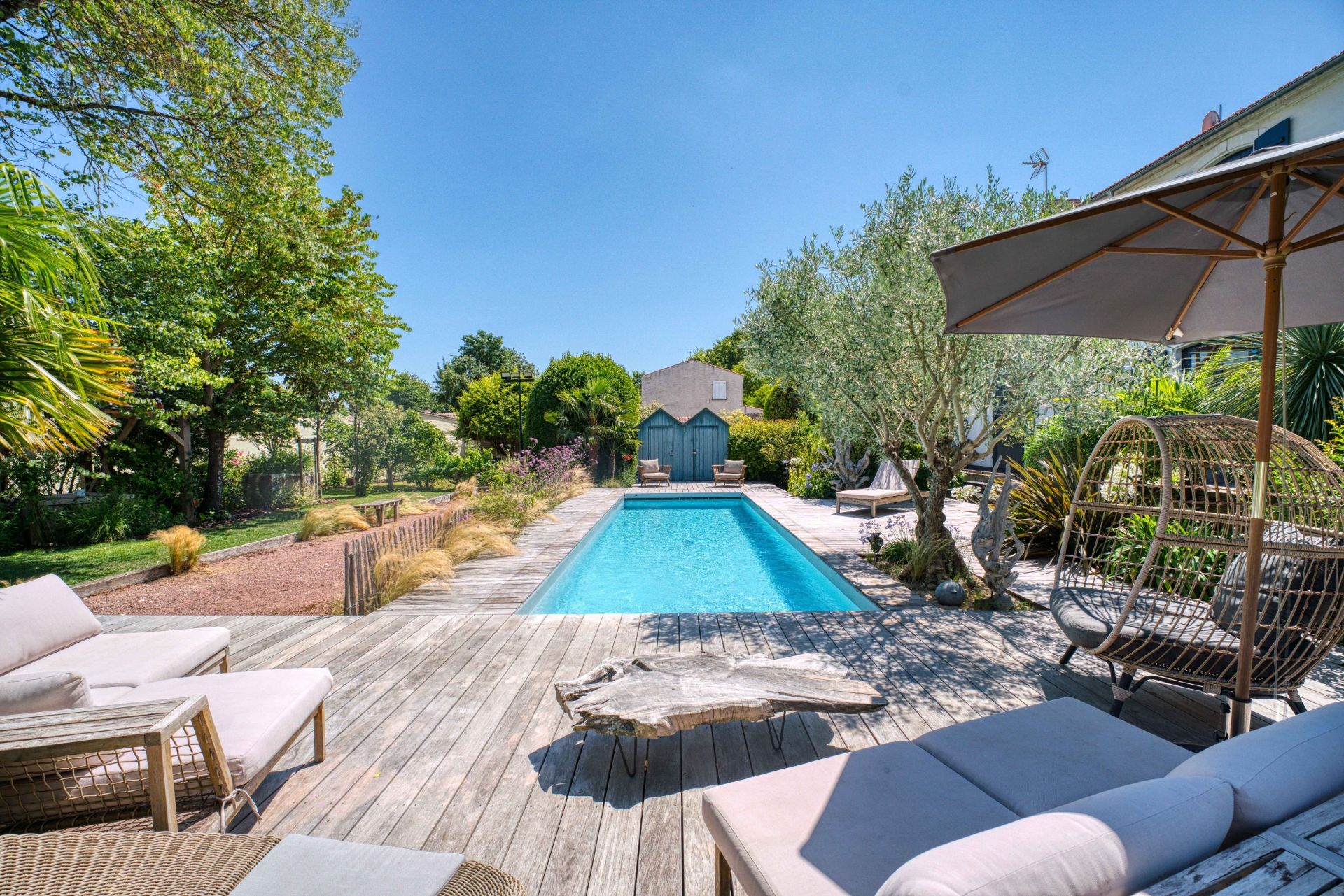 prestigious house 17 Rooms for sale on AIGREFEUILLE D AUNIS (17290)