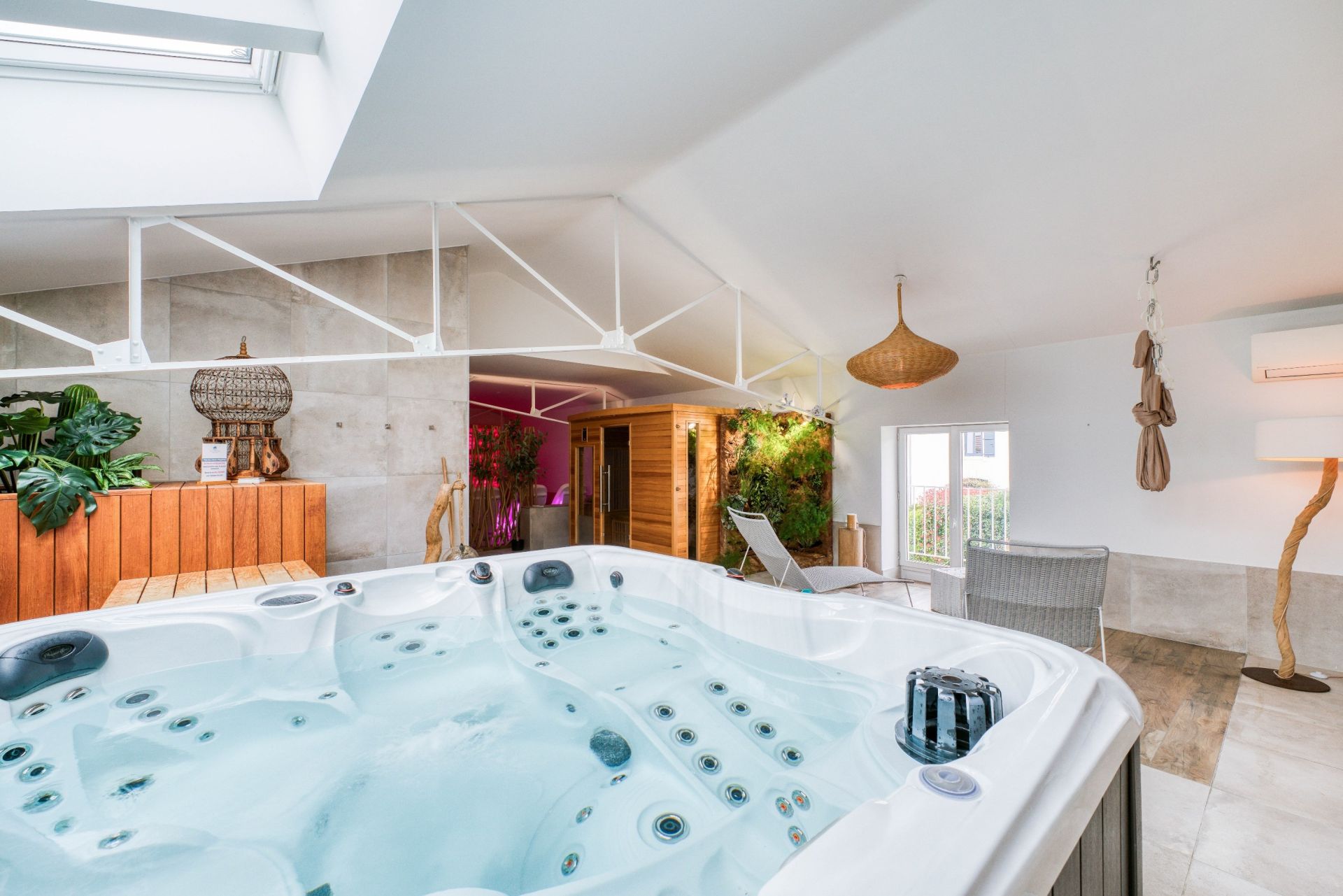 propriété de prestige 17 Pièces en vente sur AIGREFEUILLE D AUNIS (17290)