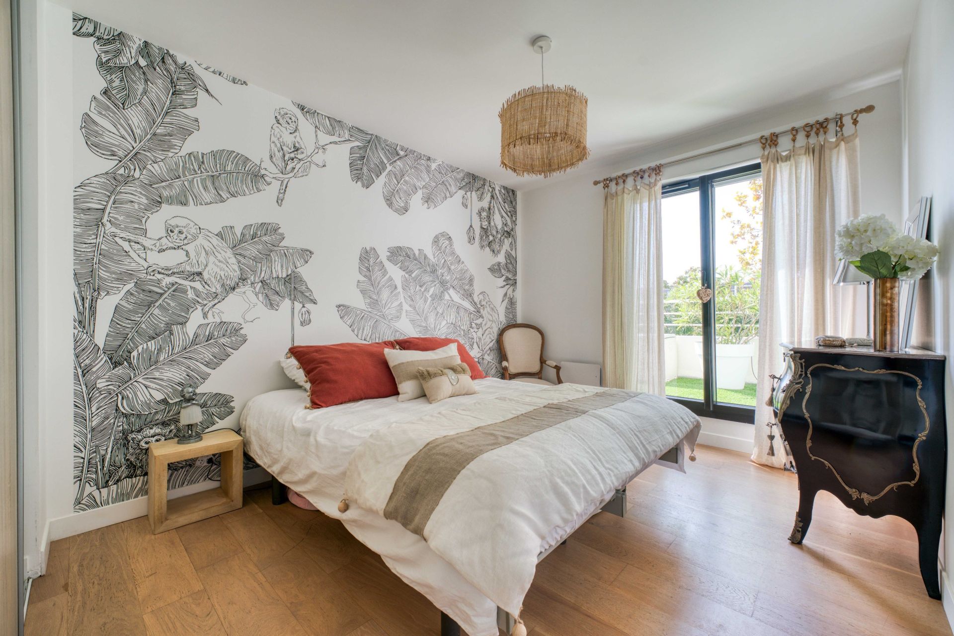 prestigious apartment 3 Rooms for sale on LA ROCHELLE (17000)