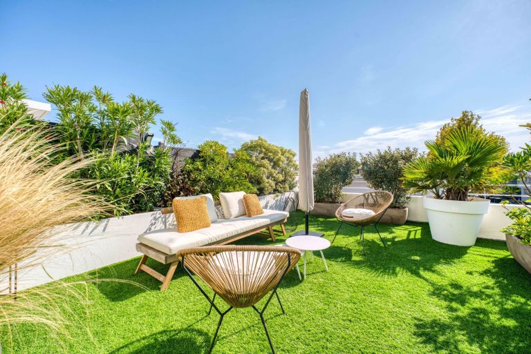 prestigious apartment 3 Rooms for sale on LA ROCHELLE (17000)
