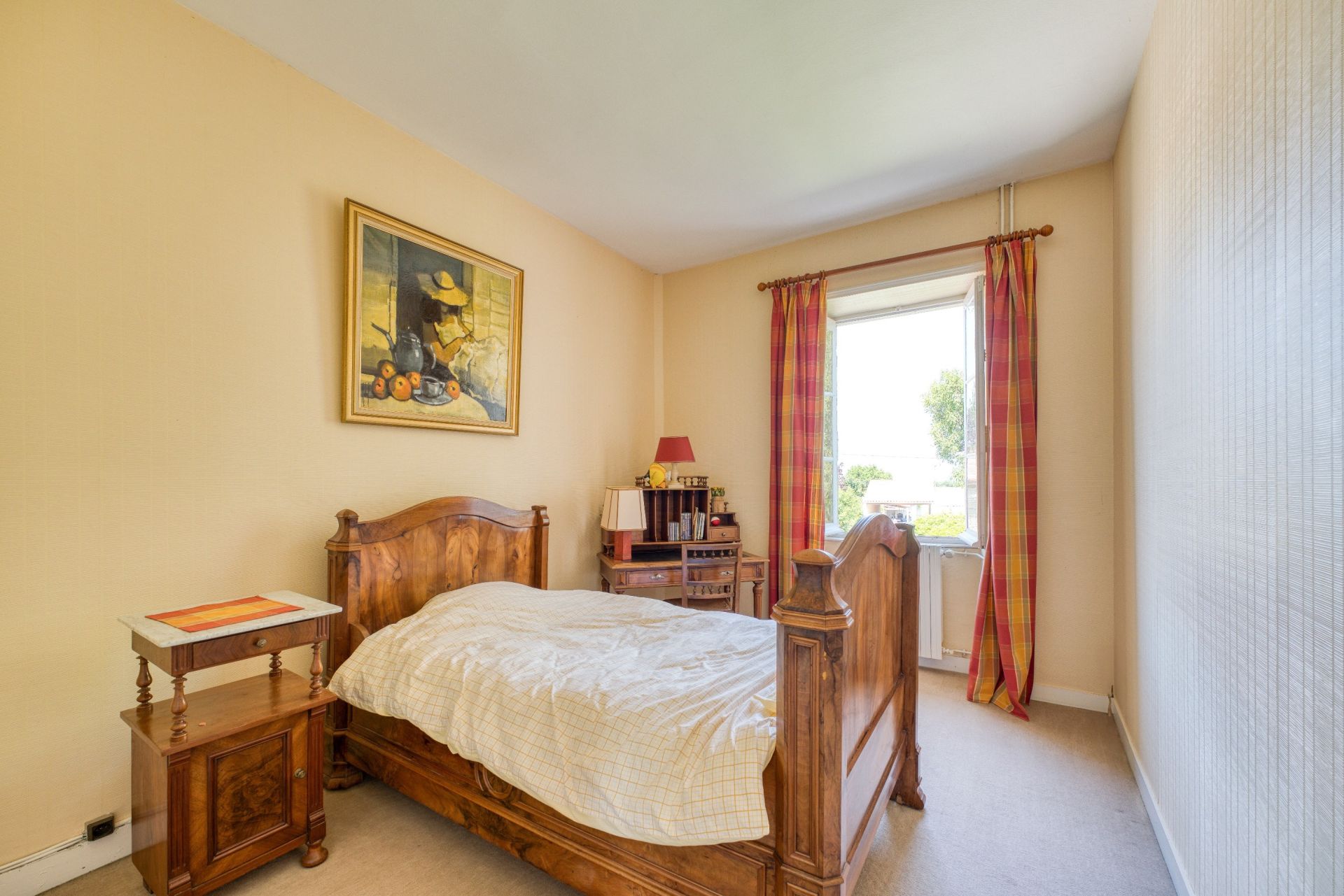 prestigious bourgeois house 8 Rooms for sale on THAIRE (17290)