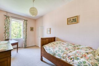 prestigious bourgeois house 8 Rooms for sale on THAIRE (17290)