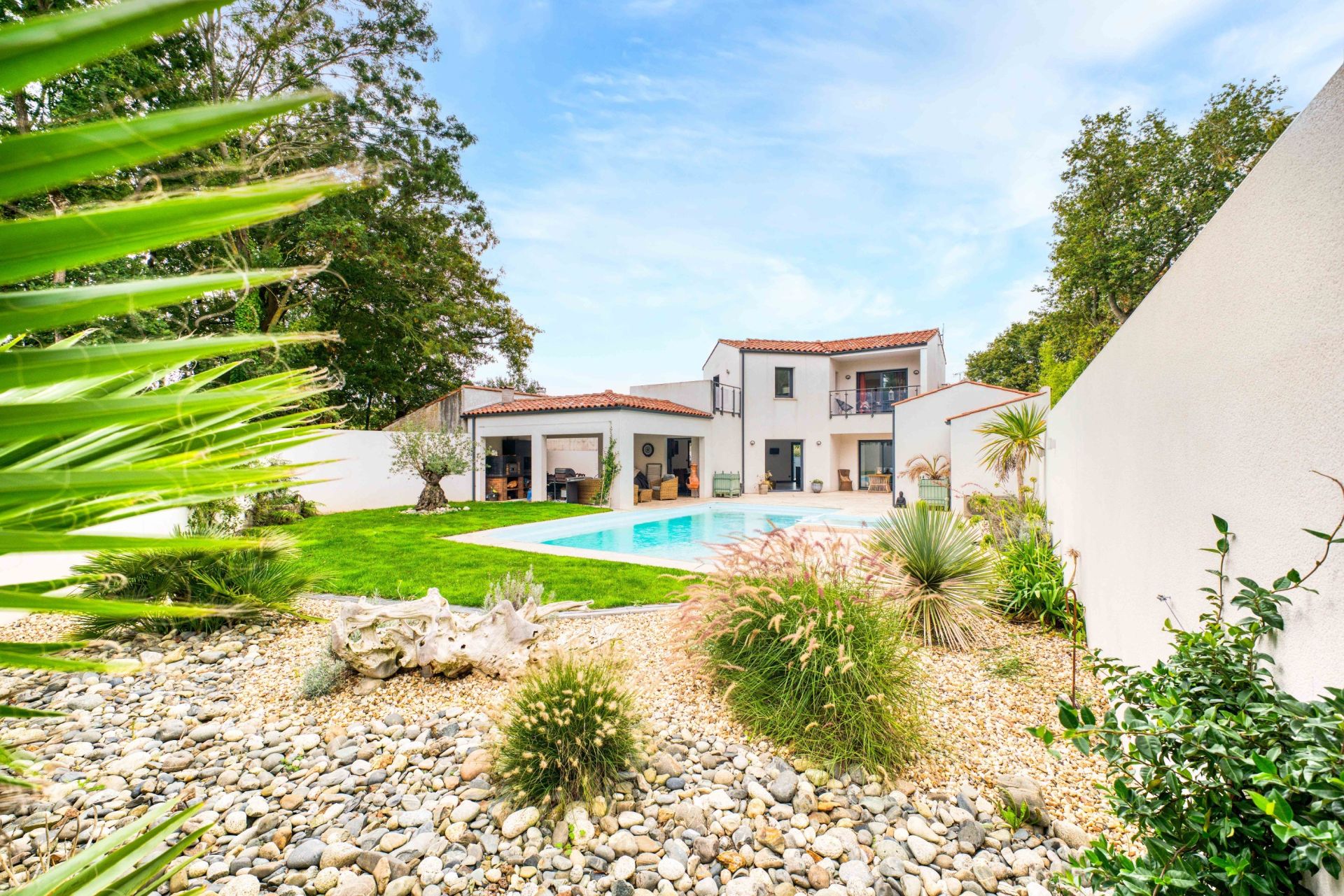 prestigious house 6 Rooms for sale on BREUIL MAGNE (17870)