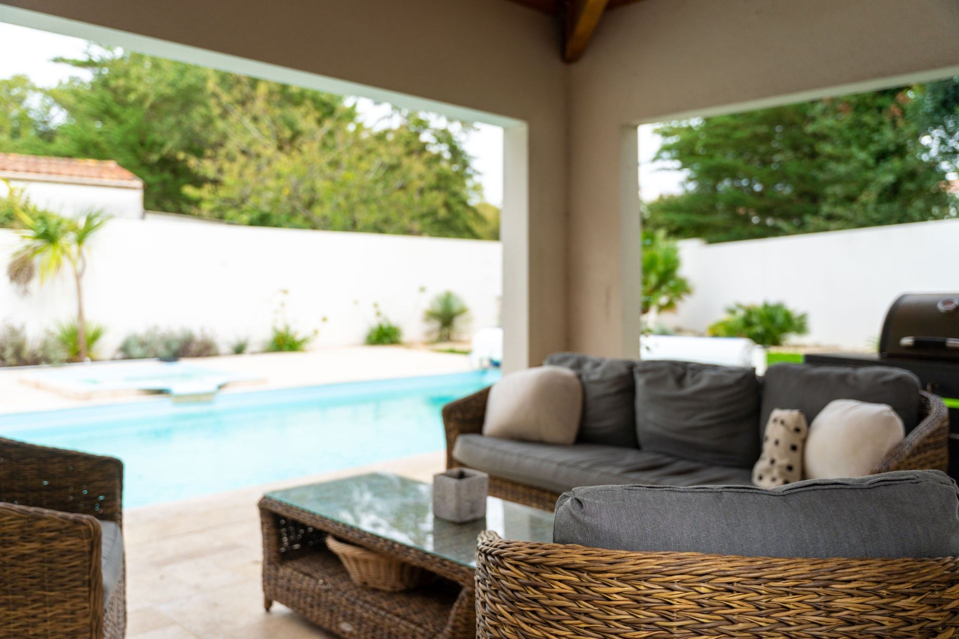 prestigious house 6 Rooms for sale on BREUIL MAGNE (17870)