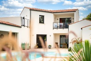 prestigious house 6 Rooms for sale on BREUIL MAGNE (17870)