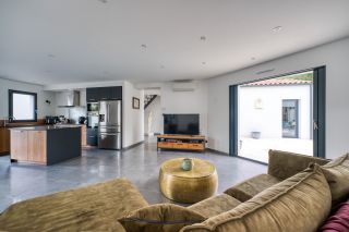 prestigious house 6 Rooms for sale on BREUIL MAGNE (17870)