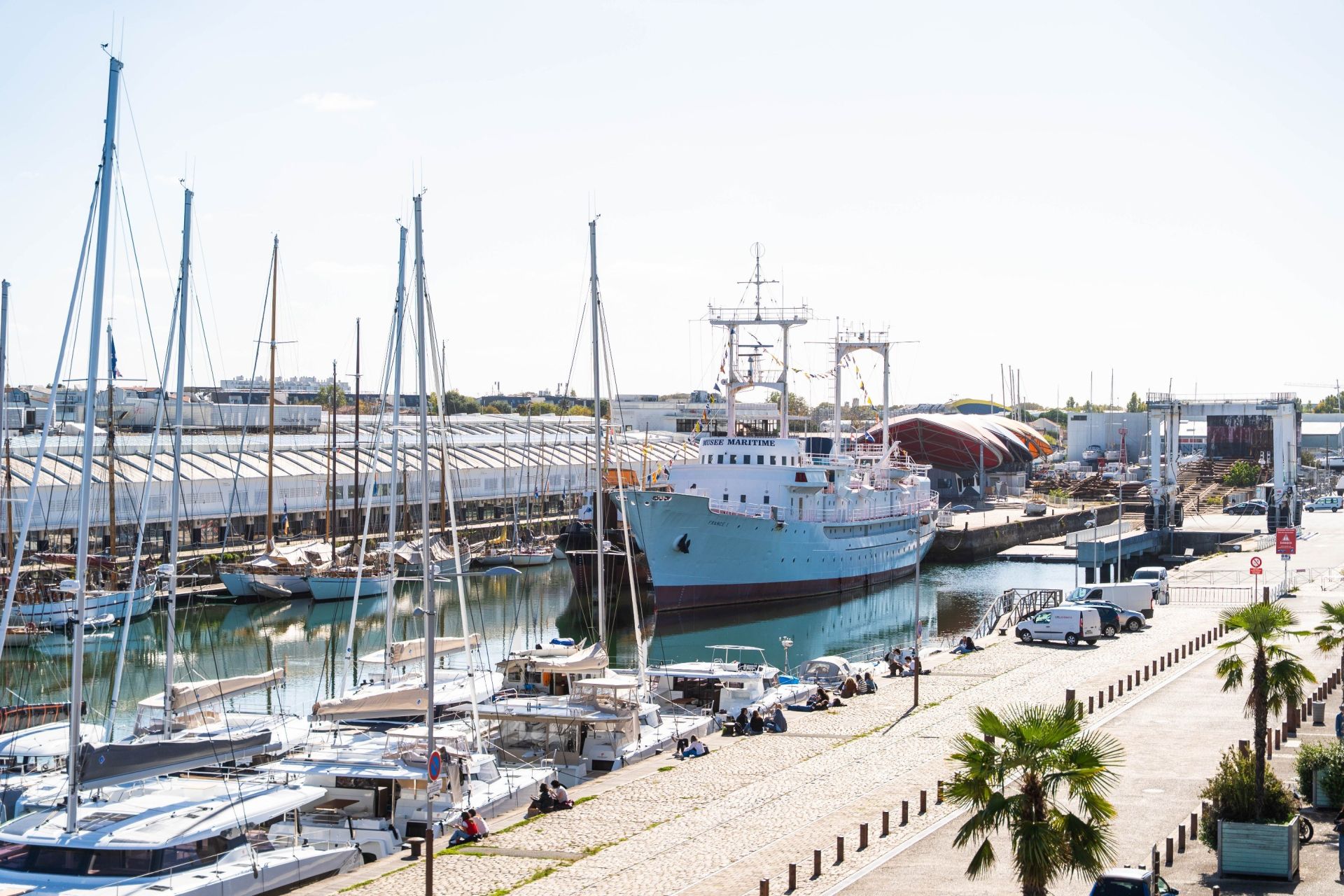 prestigious apartment 4 Rooms for sale on LA ROCHELLE (17000)