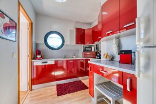 prestigious apartment 4 Rooms for sale on LA ROCHELLE (17000)