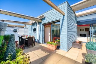 prestigious apartment 4 Rooms for sale on LA ROCHELLE (17000)