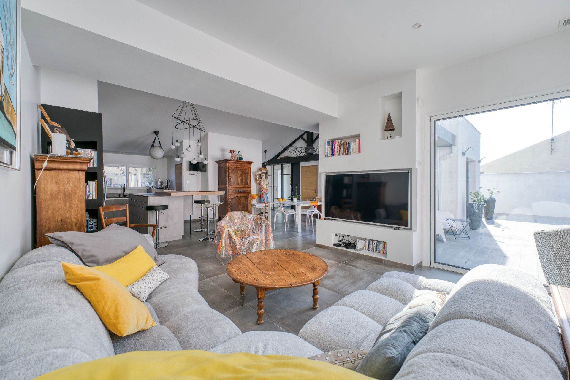 prestigious contemporary house 5 Rooms for sale on AYTRE (17440)