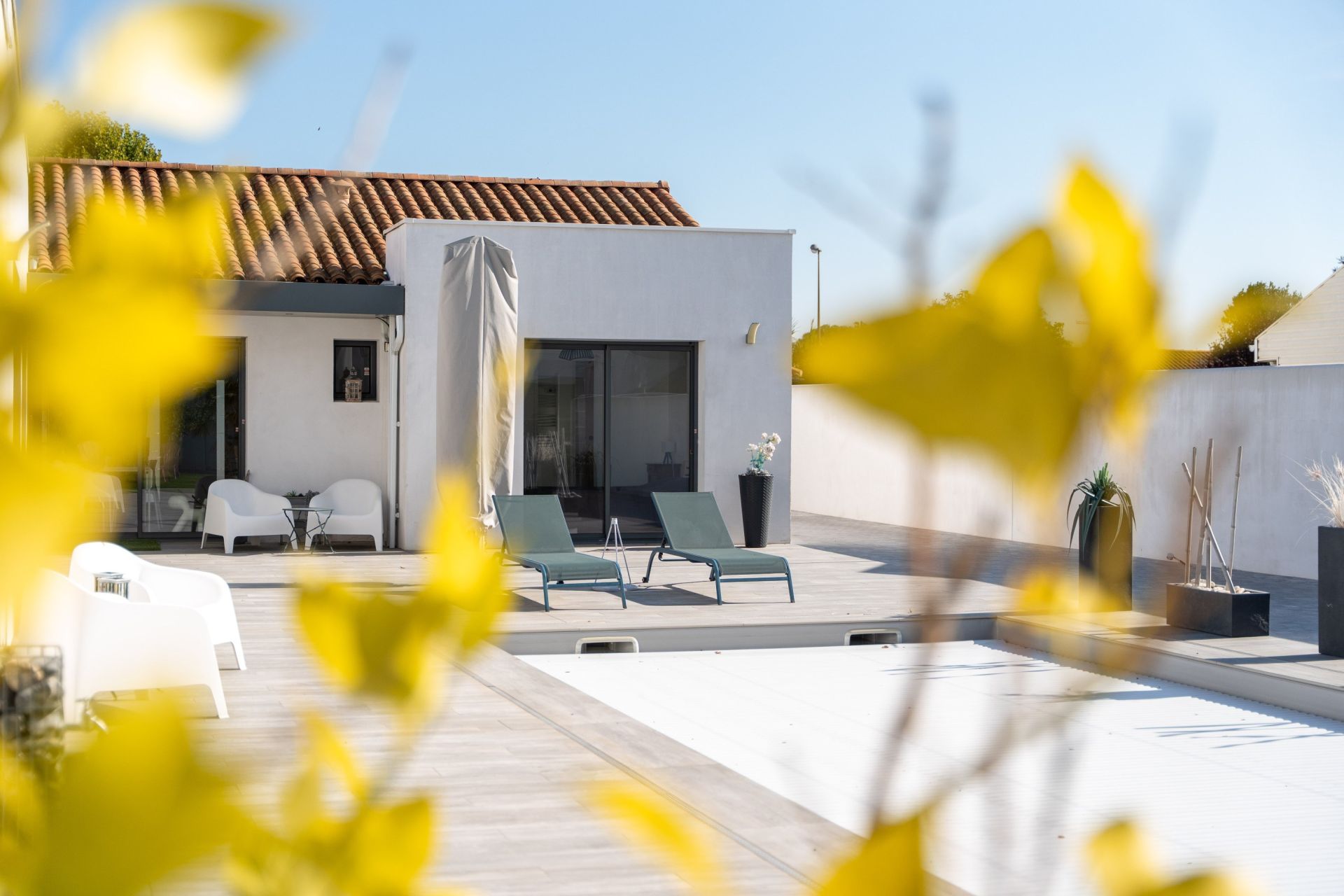 prestigious contemporary house 5 Rooms for sale on AYTRE (17440)