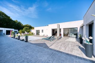 prestigious contemporary house 5 Rooms for sale on AYTRE (17440)